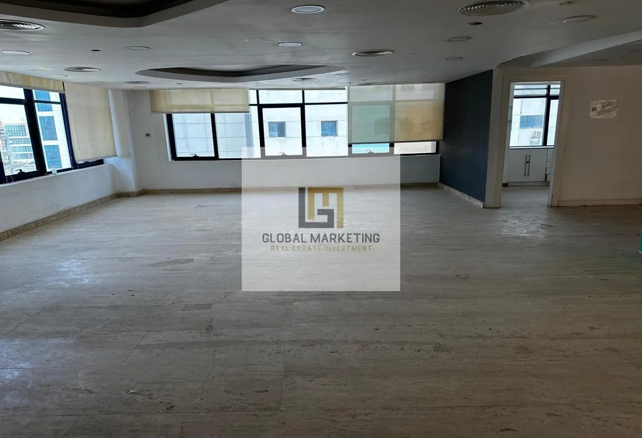 Rent in North Teseen St.: Office Space |1000Sqm| DownTown