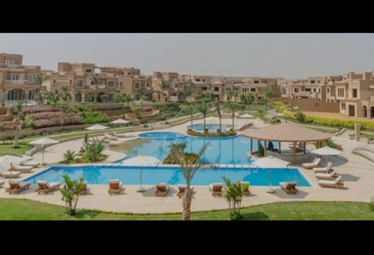 Sale in Pyramids Walk: تاوين هاوس كمبوند بيراميدز ووك 6 اكتوبر