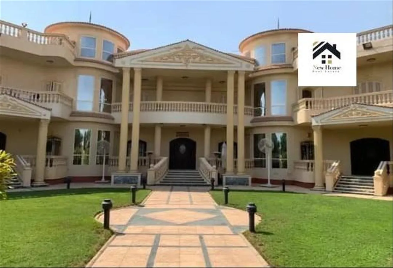 Sale in Shorouk City: قصر 2000 م في الشروق مكون من 3 فيلات