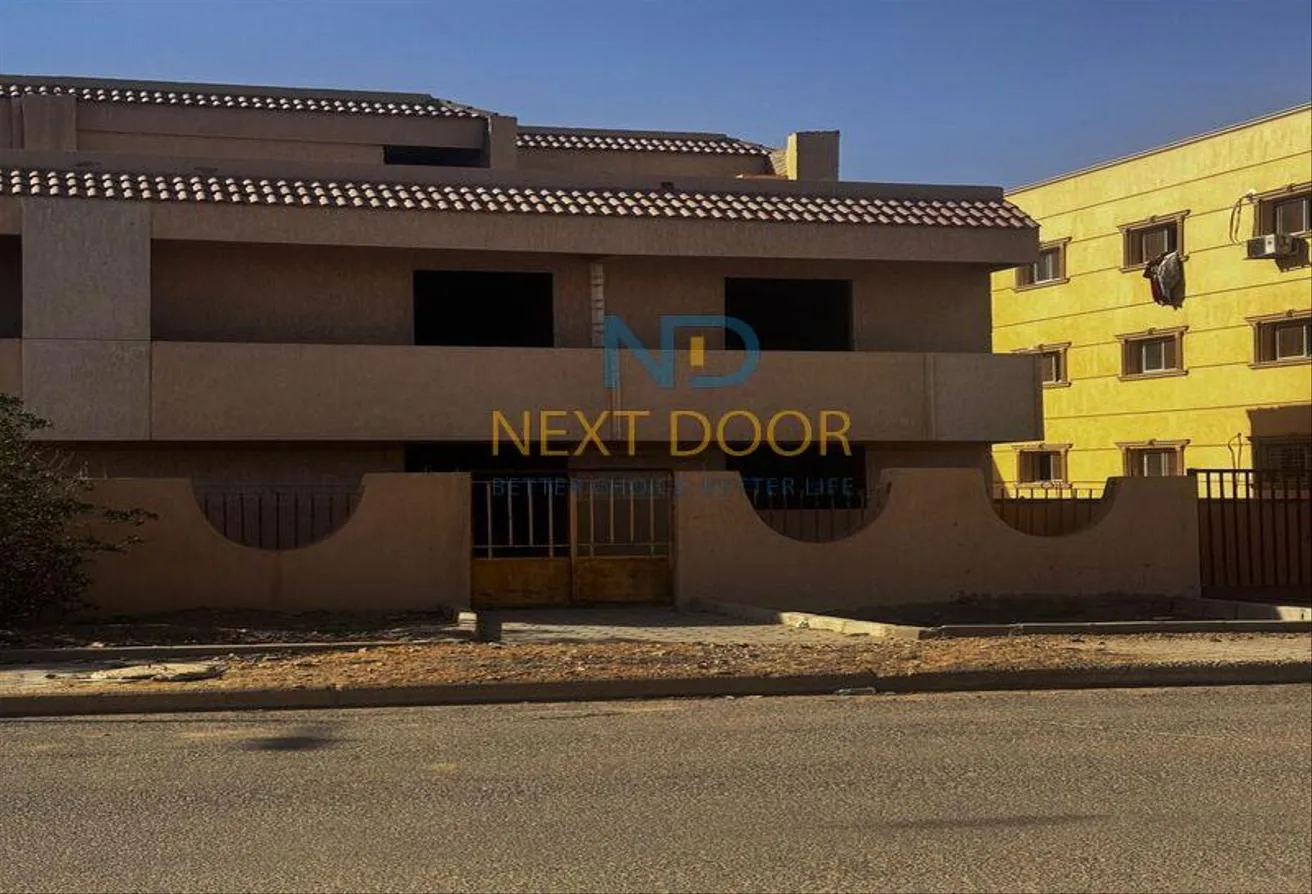 Sale in 1st Neighborhood: Twinhouse with Special Price in 1st Area East
