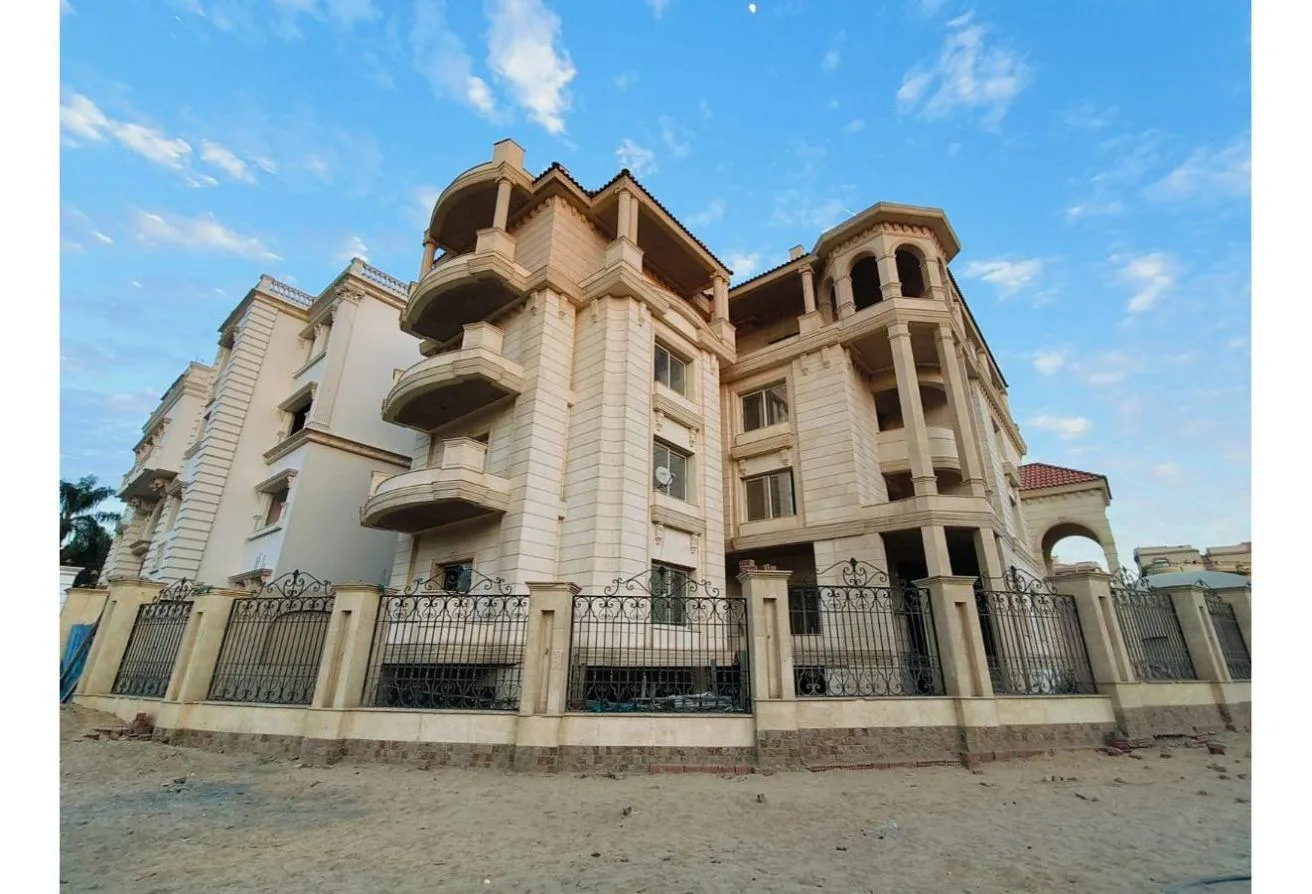 Sale in West Golf: West Golf Katameya, big villa 750m semi-finished