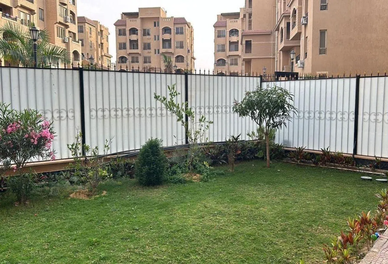 البيع في اكاسيا: دوبلكس 350 م + 200 م جاردن في كمبوند اكاسيا التجمع 
