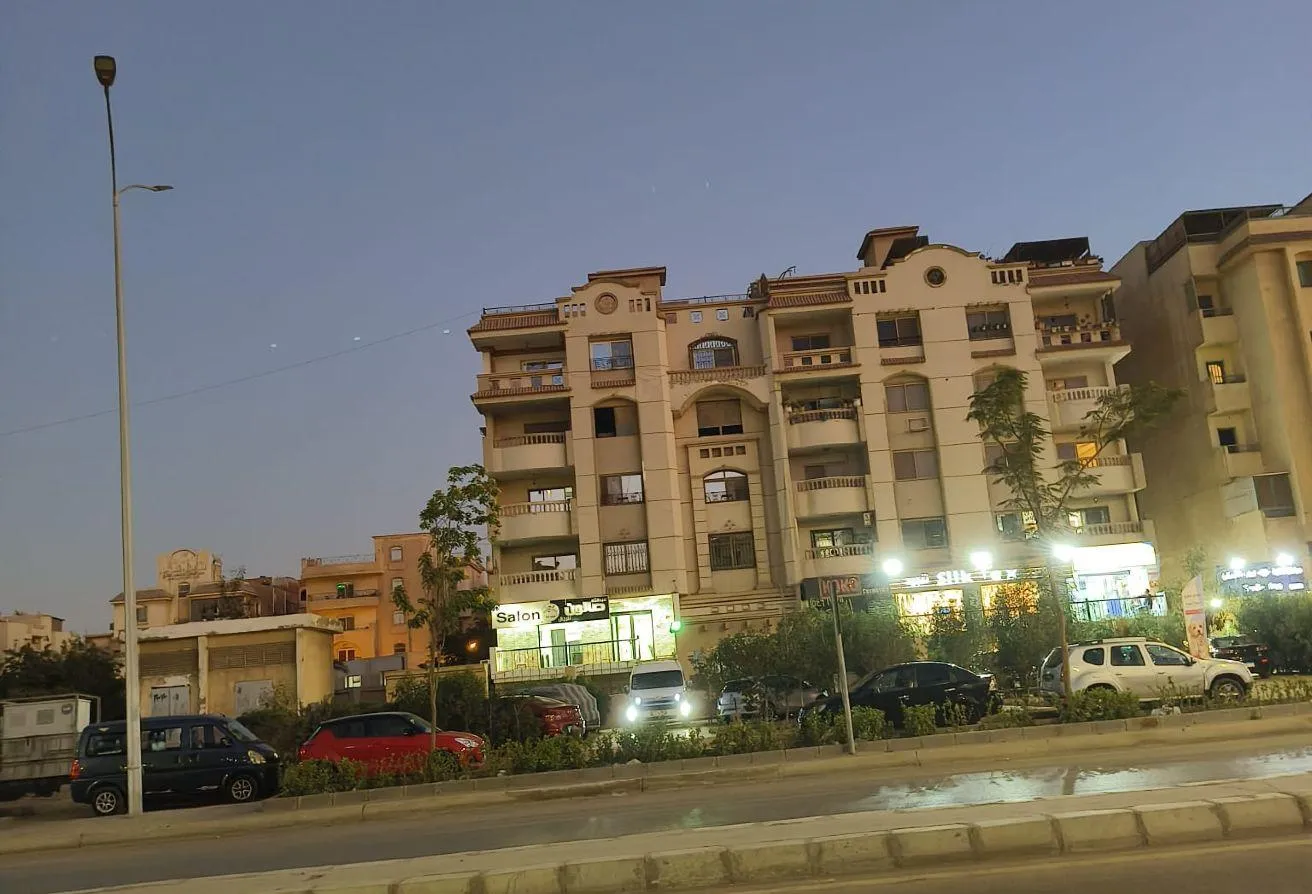 Sale in 8th District: فرصة للبيع شقة بالحى الثامن 6 أكتوبر