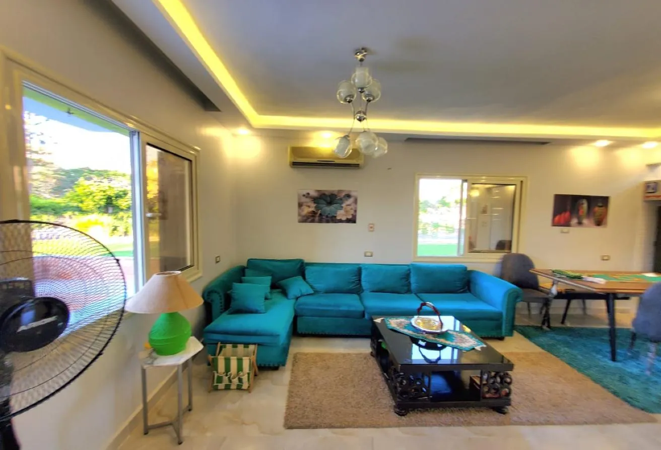 Sale in Marina Gardens: Shop for sale Marina Gardens Village - North Coast