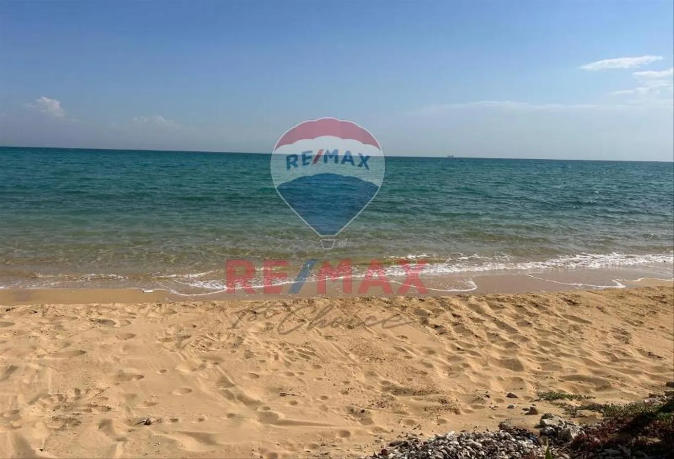 Sale in Al Ein Bay: Villa Fully Finished Golf View Ready to move