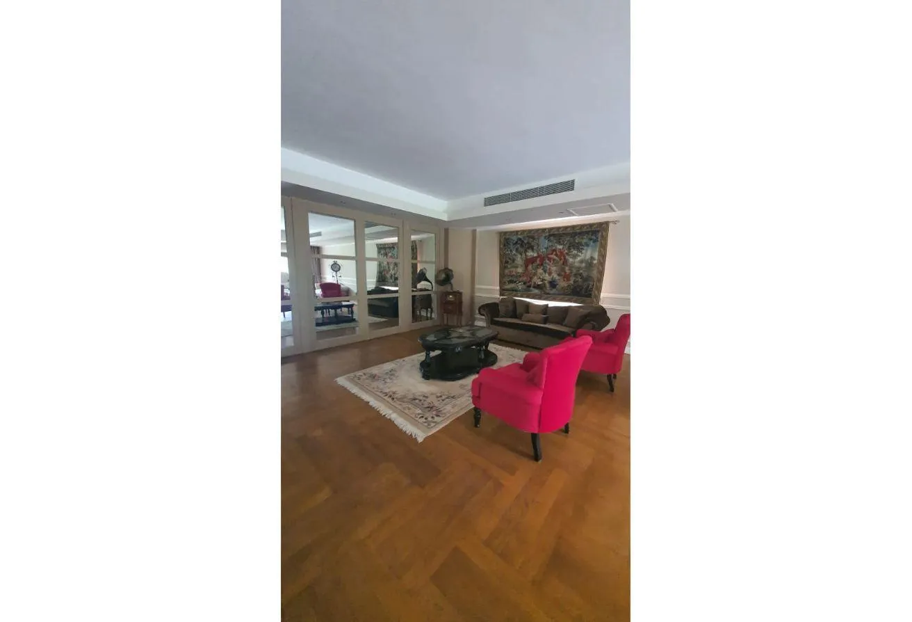 Gallery Image 12