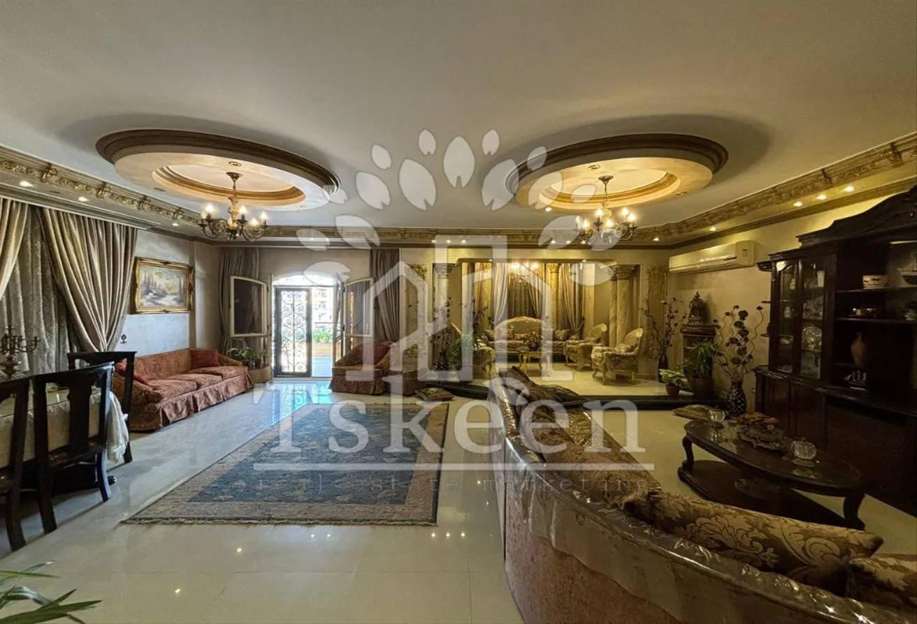 Sale in Touristic Zone 6: شقة للبيع ٣٠٠م السياحية السادسة امام مول العرب