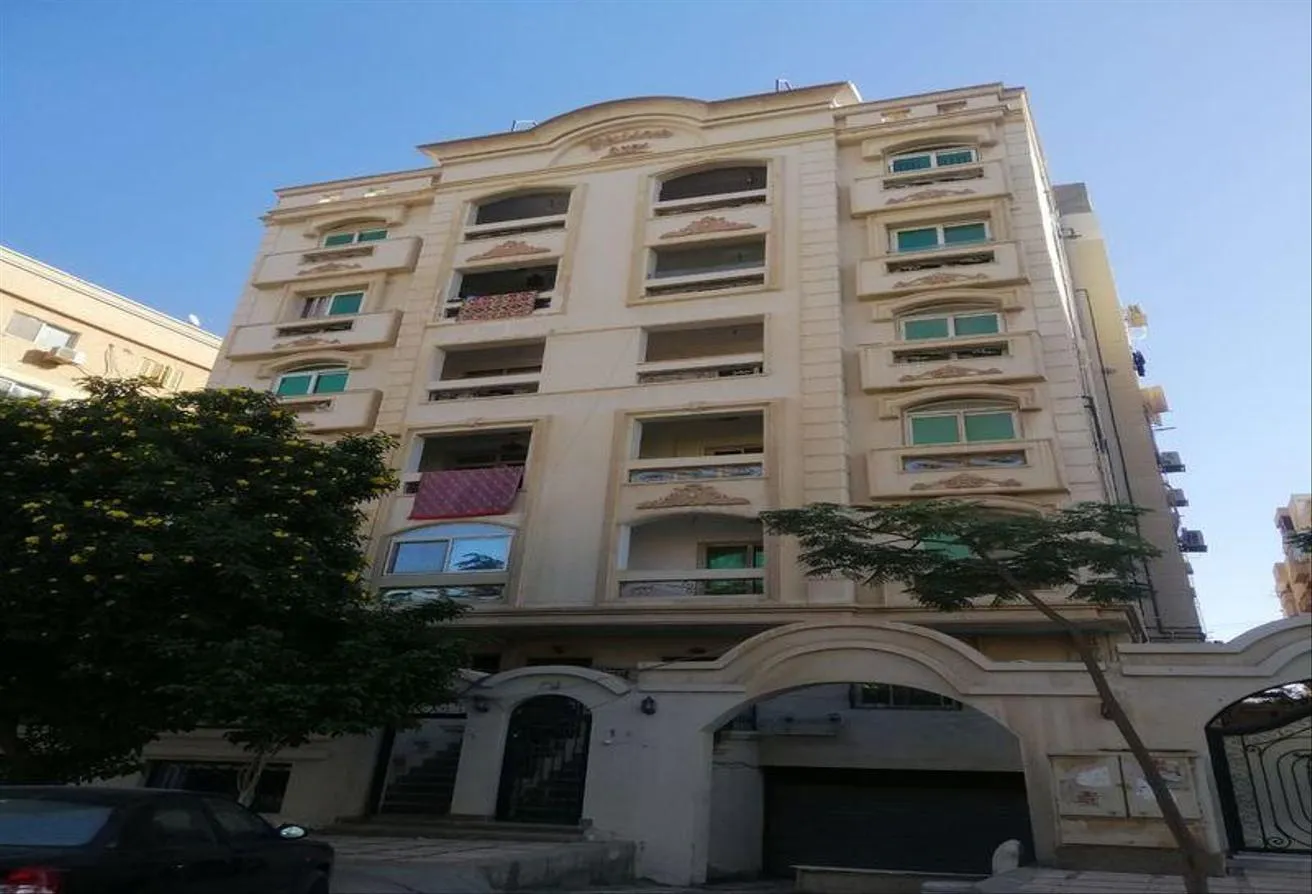 Sale in Al Mehwar Al Markazi: Apartment 225m For Sale Super Lux Open View