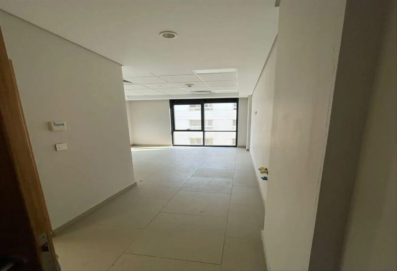 Sale in Beverly Hills: Clinic 54 m Fully finished with AC's in WMC Sodic