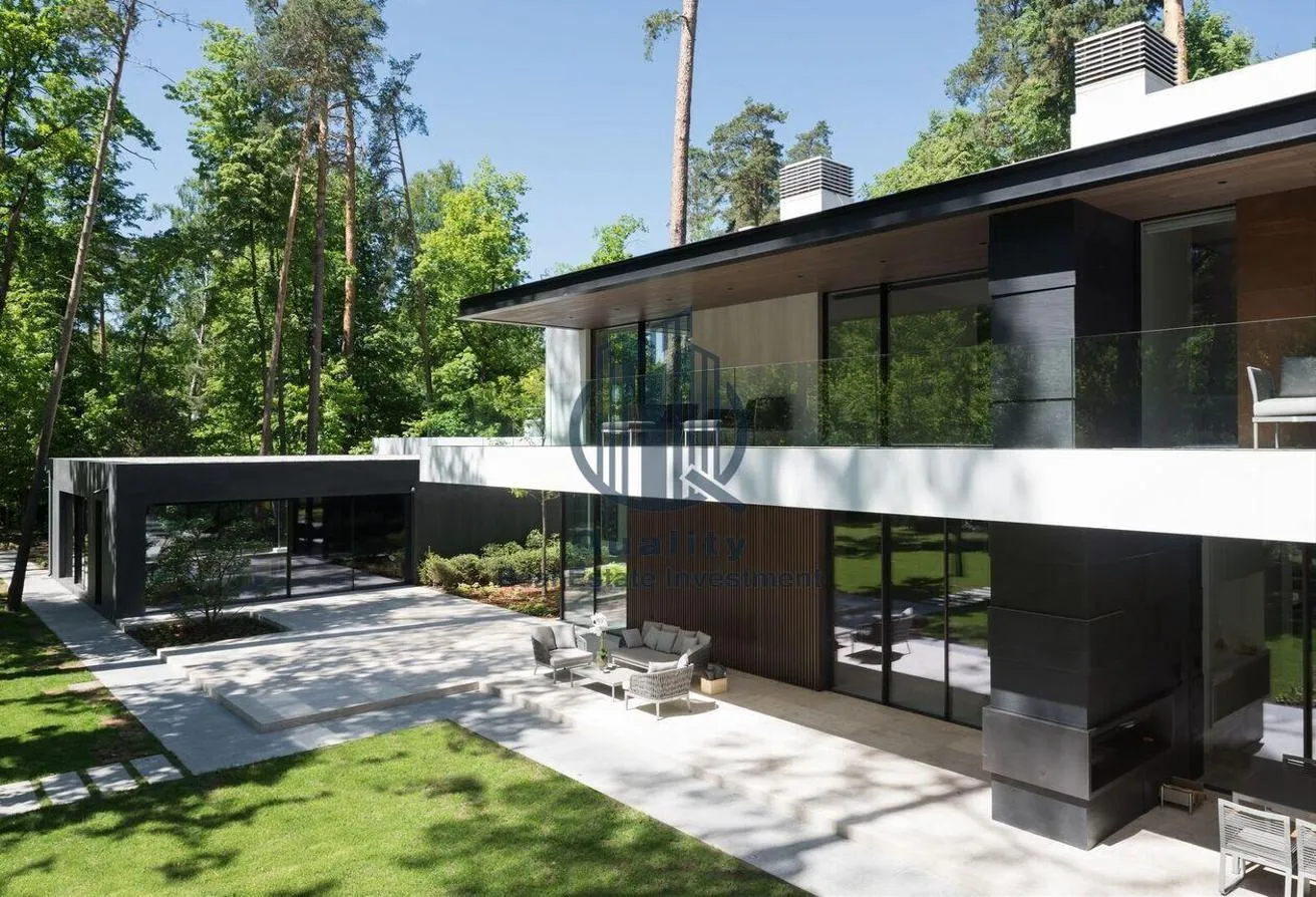 Sale in Six West: Twin House 287m in front of Beverly View Landscape