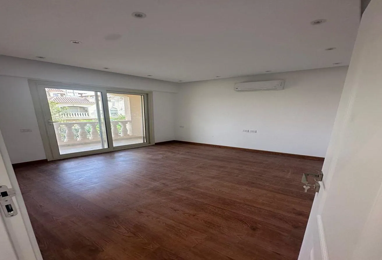 Rent in Villino: Townhouses for rent in Villino Compound