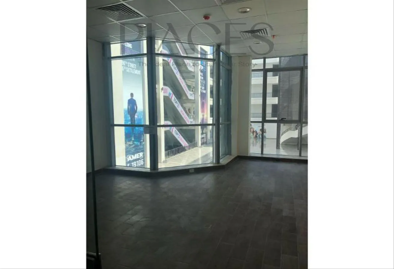 Sale in V90: Admin headquarters for sale 44 meters directly
