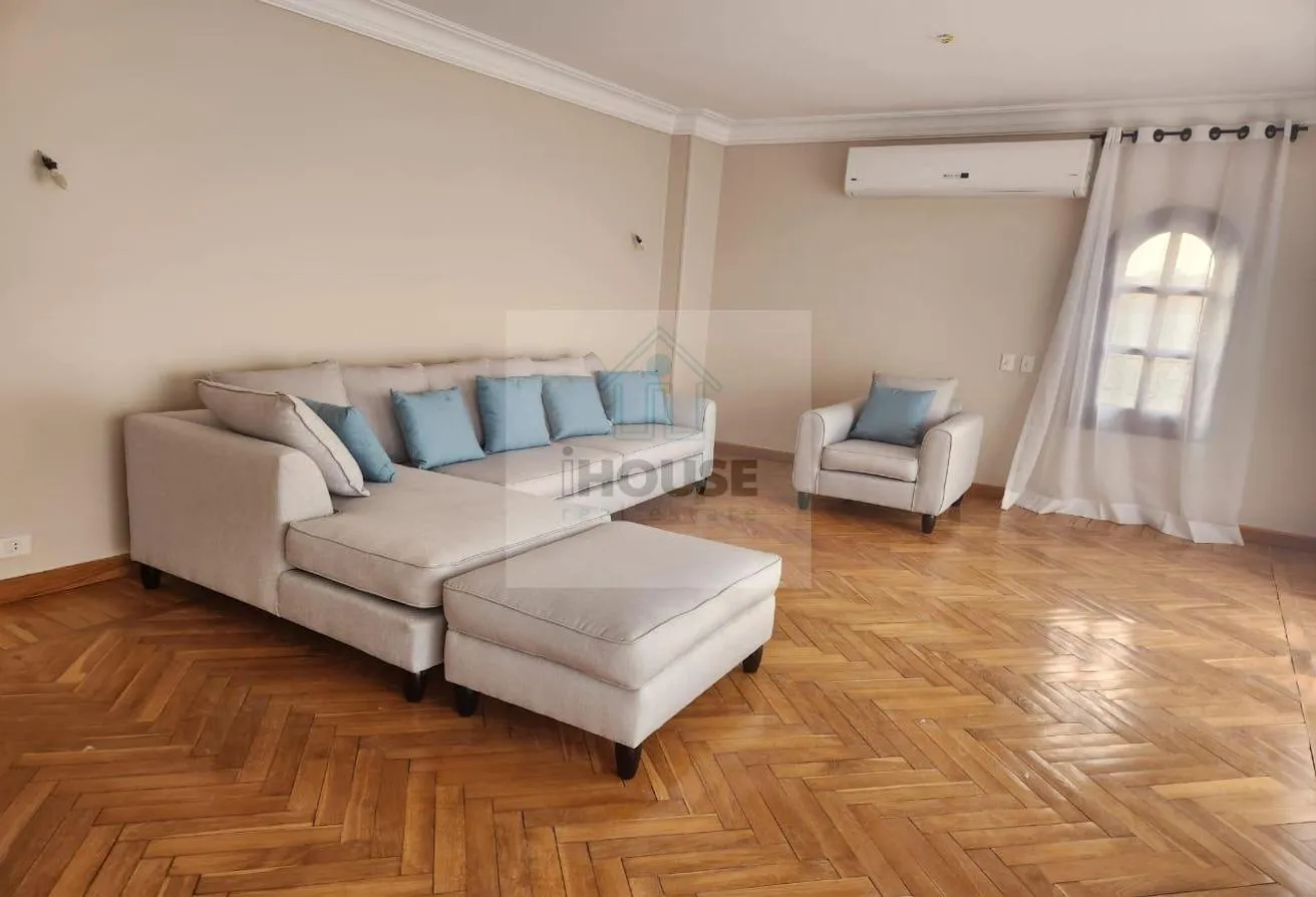 Rent in El Diplomaseen: رووف للايجار نصف فرش كمبوند حي الدبلوماسيين التجمع