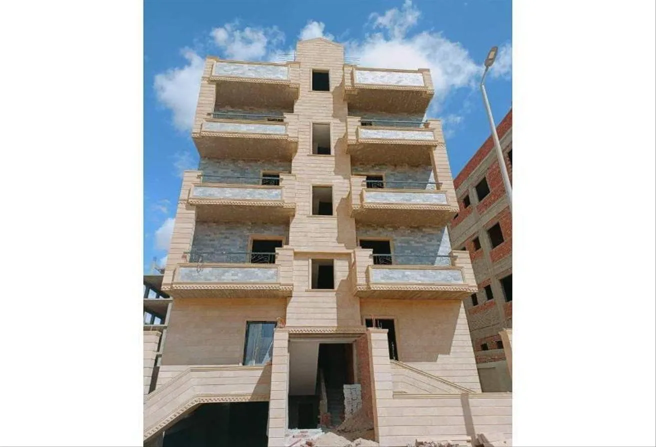 Sale in Hadayek October: lowest price Special Villa on lagoon 6 October 9y