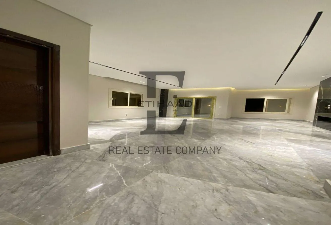 Sale in West Golf: فيلا بالكامل موقع مميز بإمتداد غرب الجولف