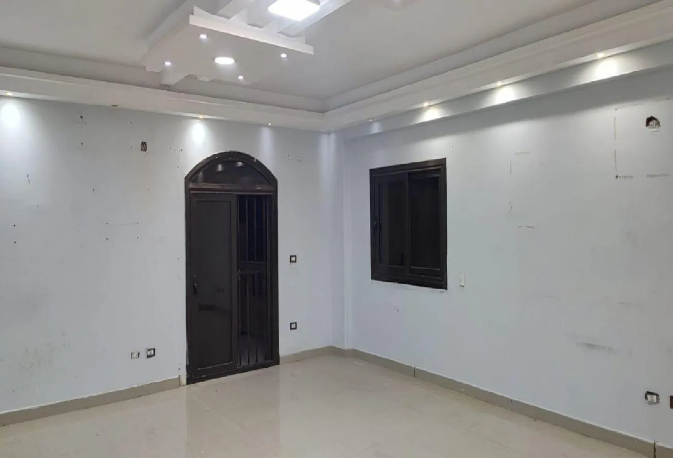 Rent in El Banafseg 10: شقه للايجار التجمع الاول البنفسج 10 دور ارضي