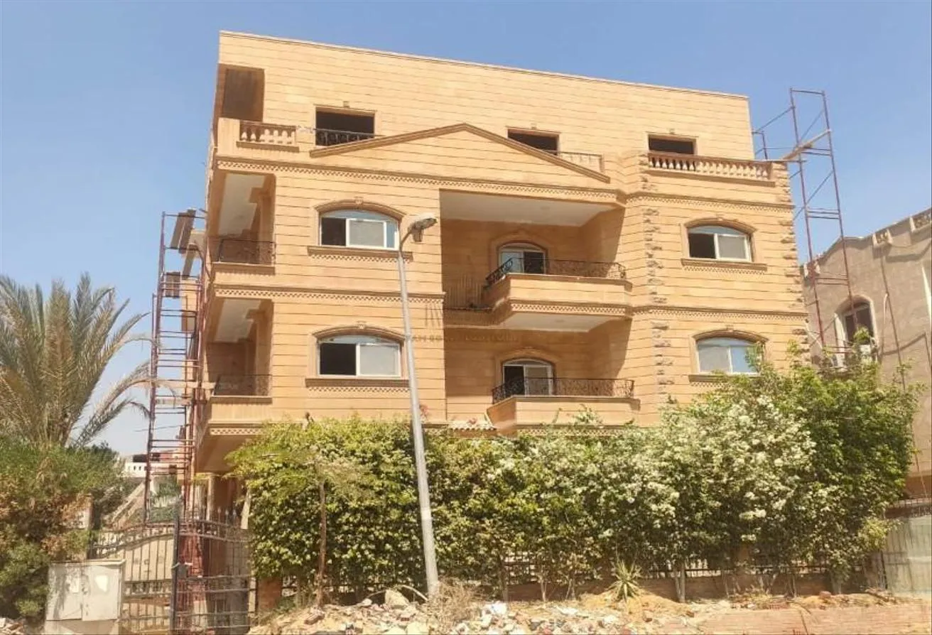 Sale in District 2: شقة للبيع 300م بفيلات الحي التاني التجمع الخامس
