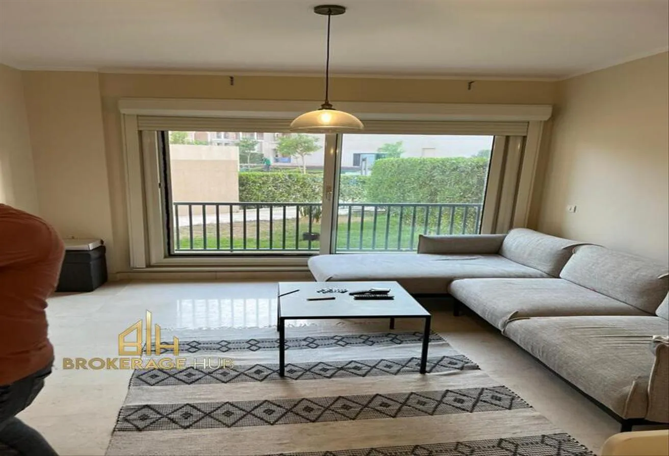 Rent in 90 Avenue: Premium rental studio location 90 Avenue,