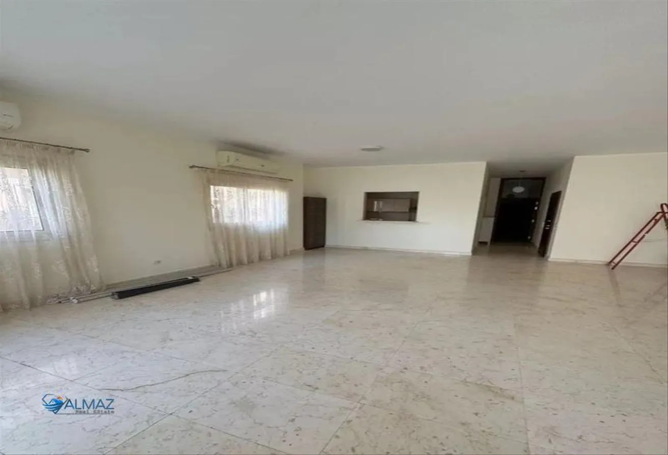 Sale in West Golf: Duplex with a rare garden for sale in West Golf