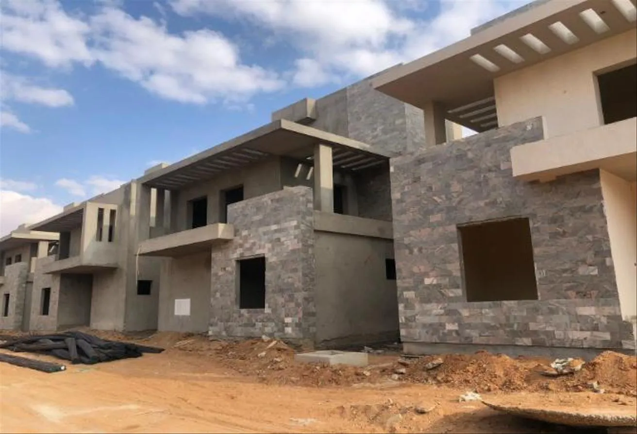 Sale in Stella Location: Villa 310m near Cairo Airport Ready to move