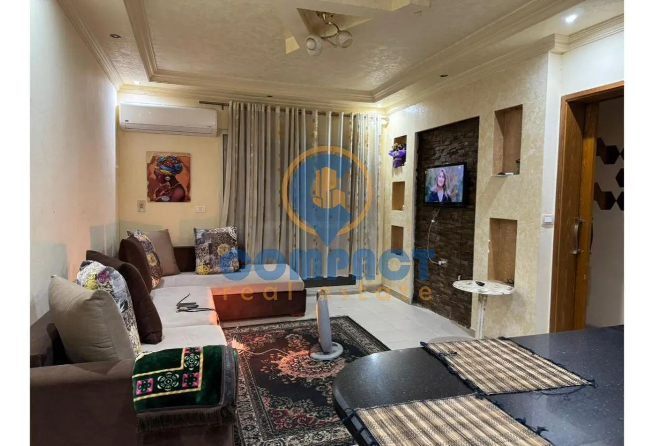 Rent in Al Mostakbal: شقه نمفروشه للايجار فى عمارات المستقبل بالشيخ زايد