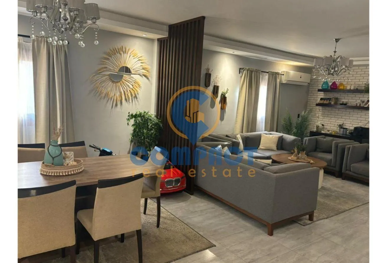 Sale in Al Mostathmir El Saghir: super deluxe finishing, prime location, elevator