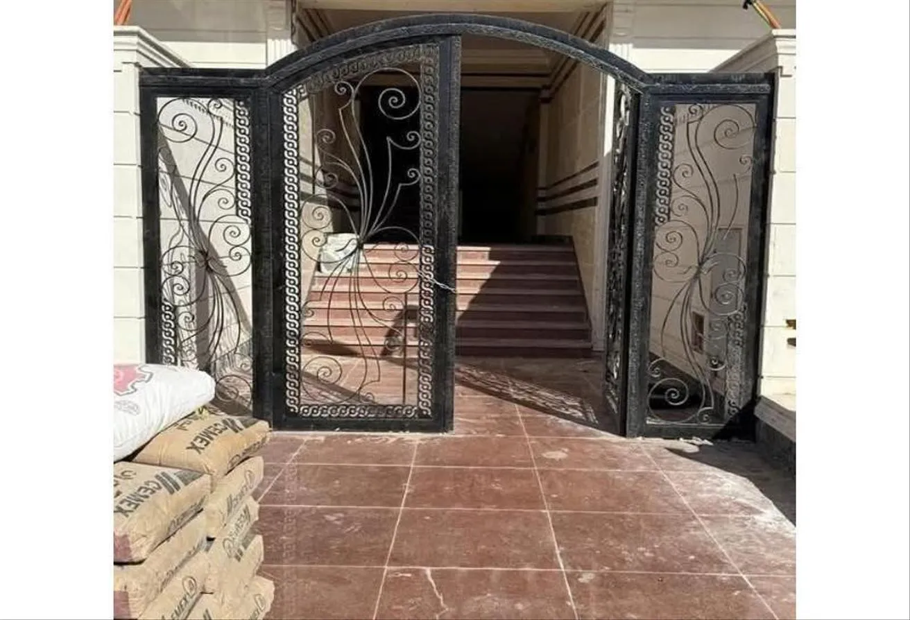 Sale in West Somid Road: للبيع شقة 180 م دبل فيس غرب سوميد  فيو جاردن خضراء