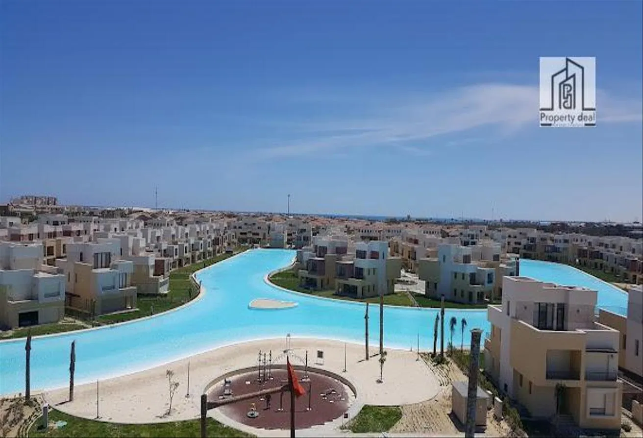 Sale in Marassi: Fully furnished 194m Penthouse Directly on Lagoon