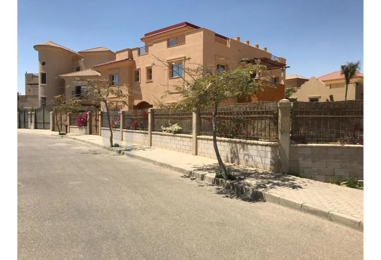 Sale in October Hills: توين هاوس للبيع متشطب كمبوند اكتوبر هيلز 2