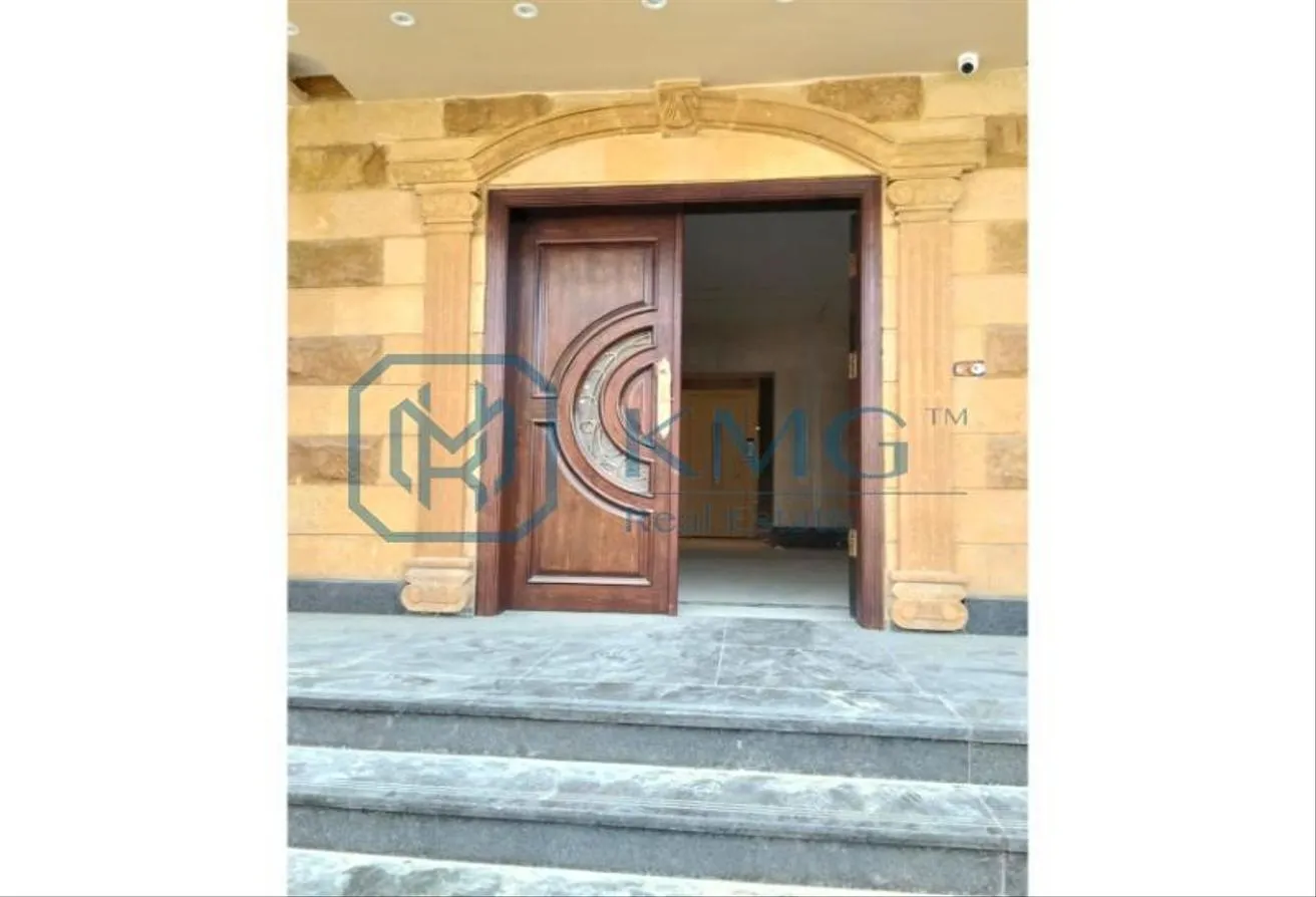 Sale in Tamr Hena: For sale, a luxurious modern villa in Tamrahna 3 i
