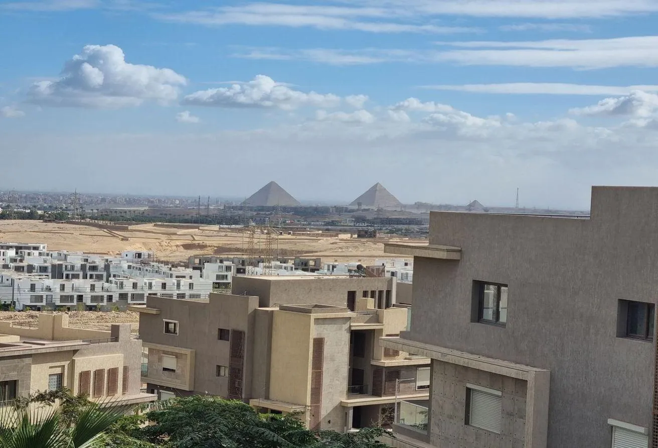 البيع في بيراميدز هايتس: فيلا للبيع في بيراميدز هايتس 5 غرف استلام فوري 