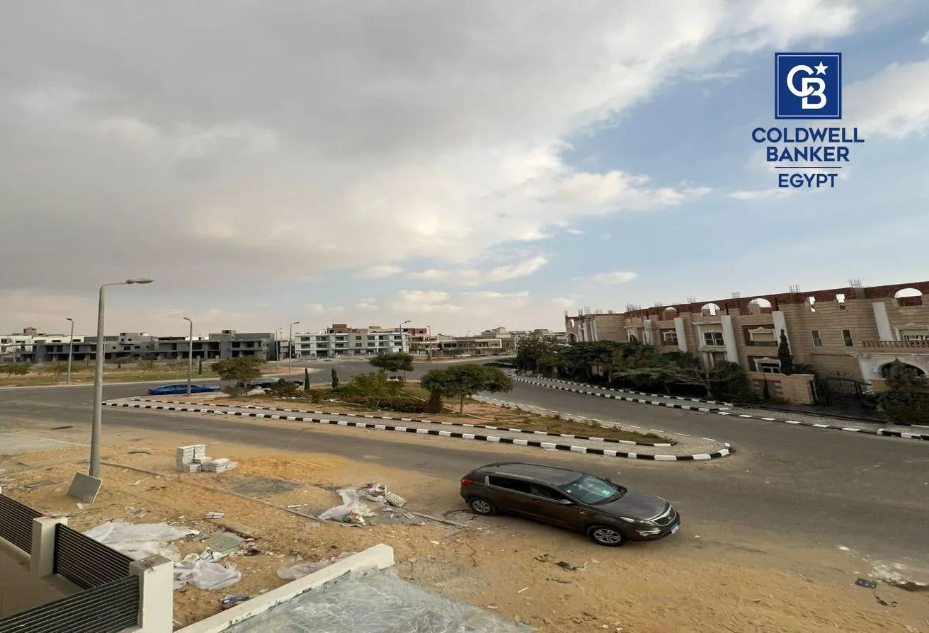 Sale in West Golf Extension: Apartment Prime Location For Sale in West Golf