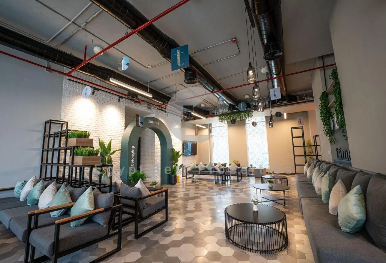 Sale in Azad: penthouse with great view RTM dp 30% over 5y