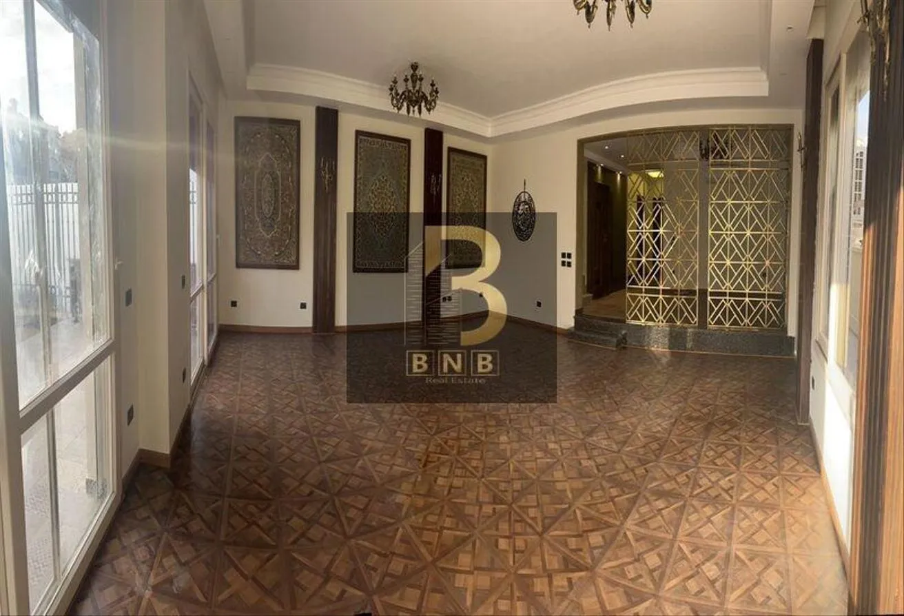 Rent in El Patio Oro: Semi furnished villa with 5 rooms in El Patio