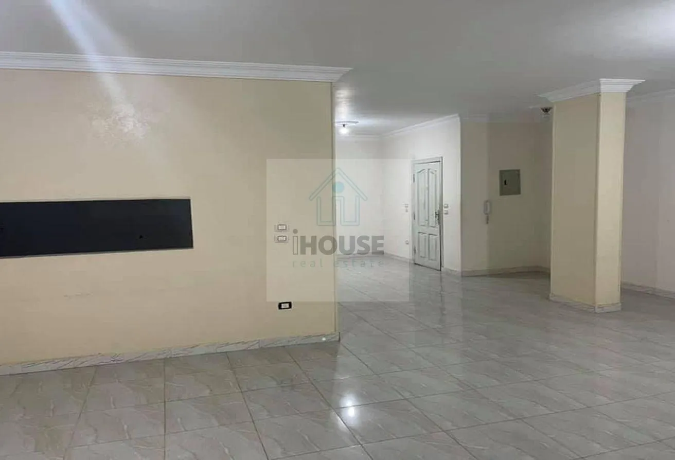 Sale in Sodic West: للبيع بنتهاوس في الكورتيارد سوديك ويست الشيخ زايد