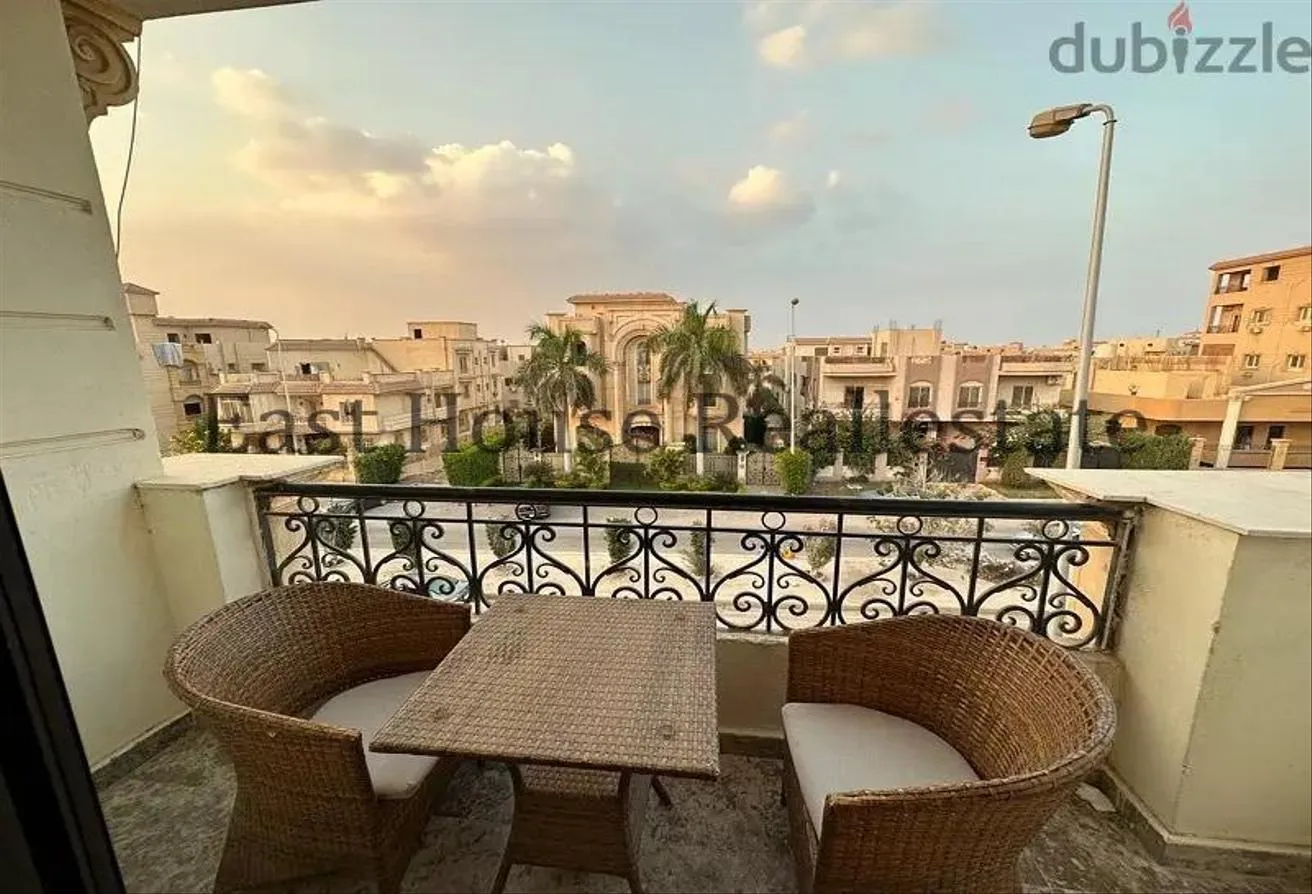 Sale in Al Narges 4: شقه للبيع في النرجس 4 فيلات قربيبه للخدمات والشارع