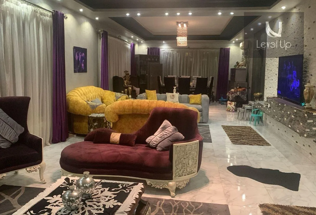 Rent in El Yasmeen 4: روف للايجار الياسمين 4 فيلات نصف مفروش مطبخ وتكييف