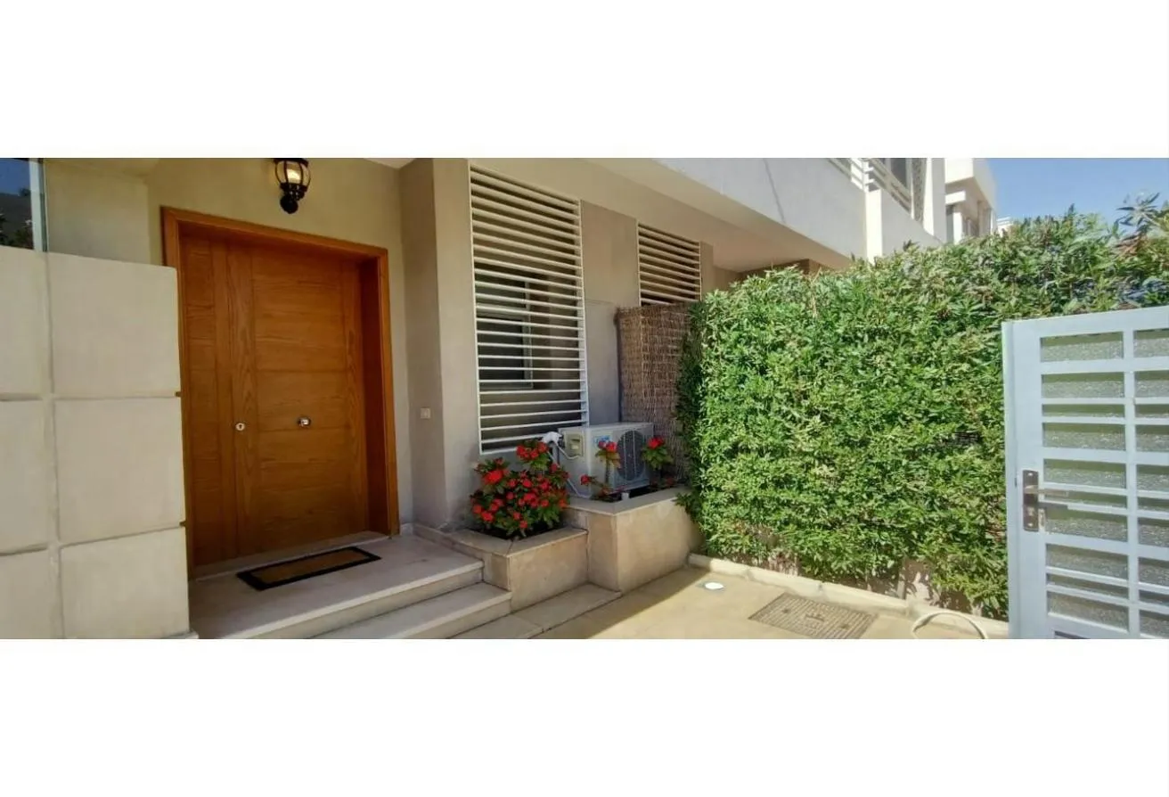 Sale in Atrio: توين هاوس متشطب للبيع بالشيخ زايد بكمبوند Atrio