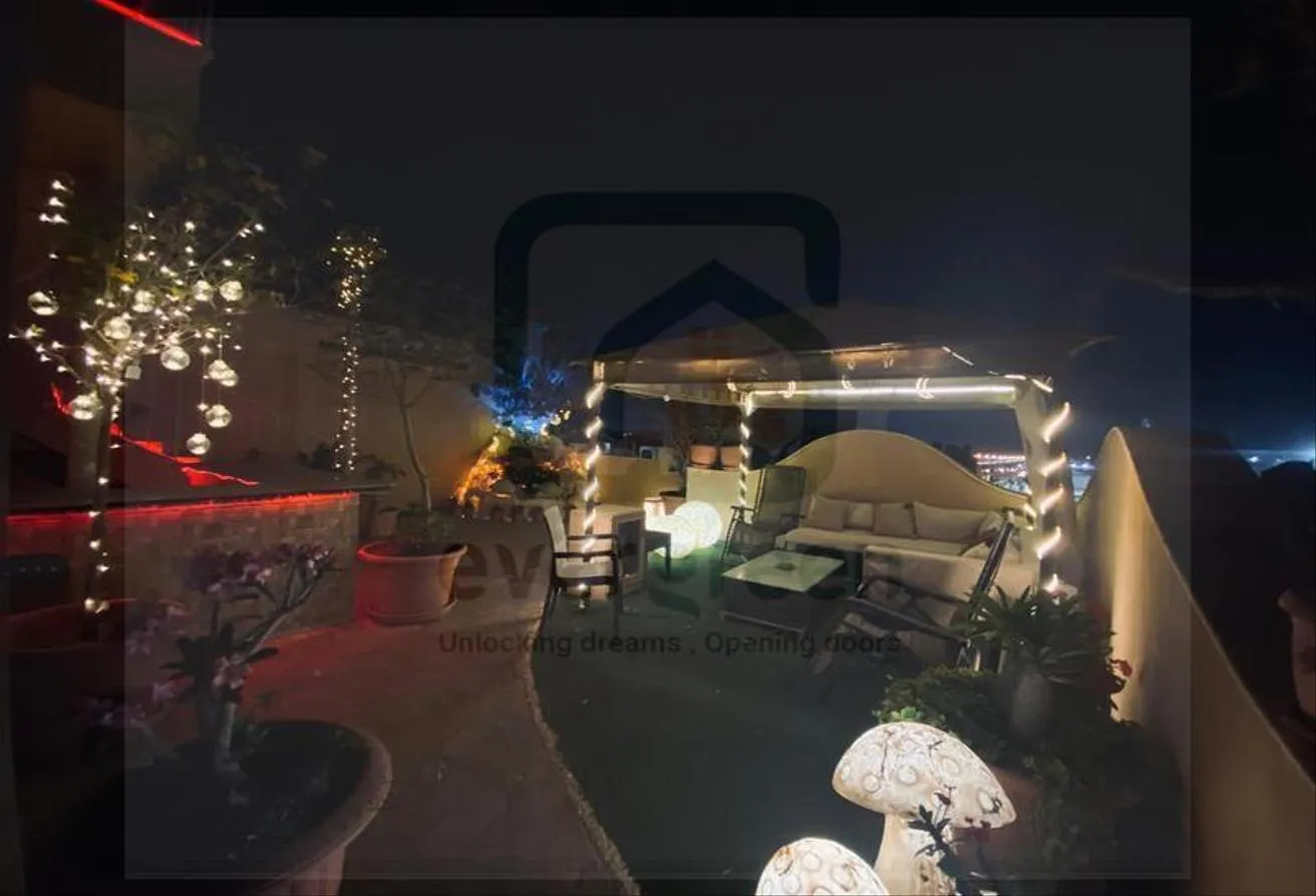 Sale in Beverly Hills Road: Penthouse Resale Finished in Continental Garden