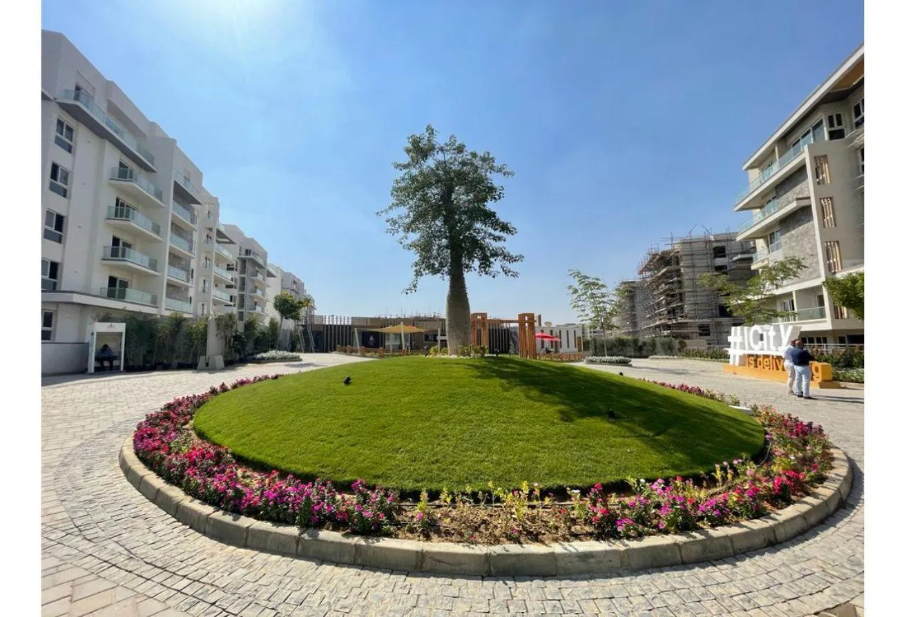 Sale in Mountain View iCity: Town House Very Prime Location Mountain View iCity