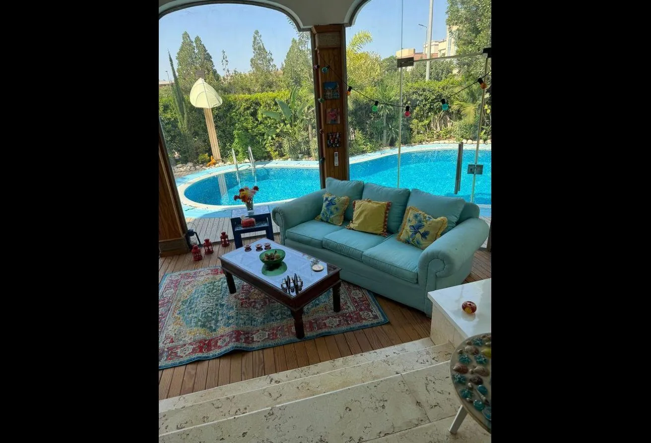 Rent in Beverly Hills Road: فيلا للايجار مفروشه بحمام سباحه كمبوند بيفرلي زايد