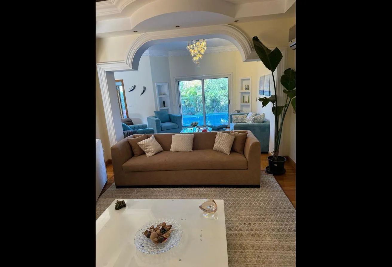 Rent in Beverly Hills Road: Office for rent in Beverly Hills, fully furnished