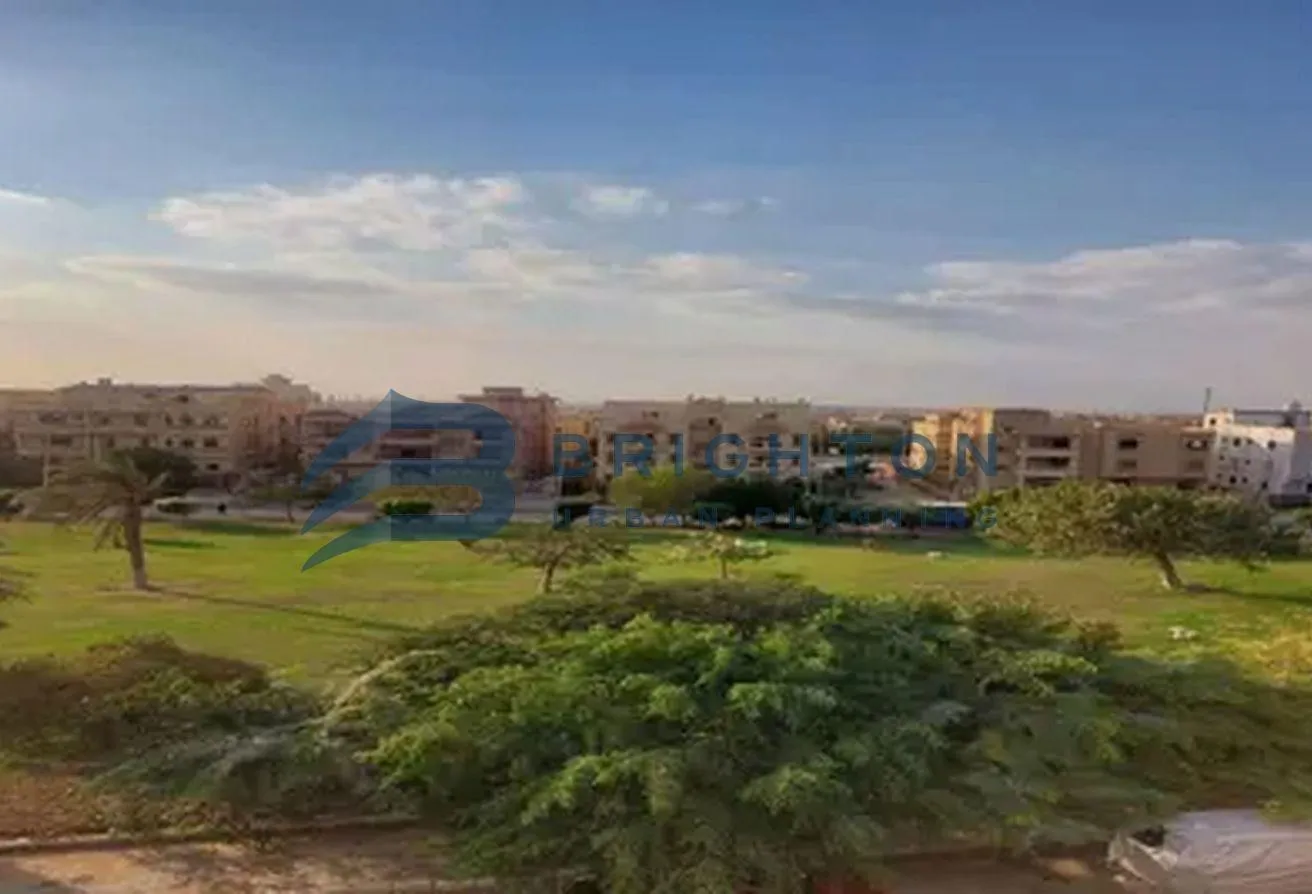 Sale in El Yasmeen 3: For sale in Yasmin Villas area, half roof, 170m².