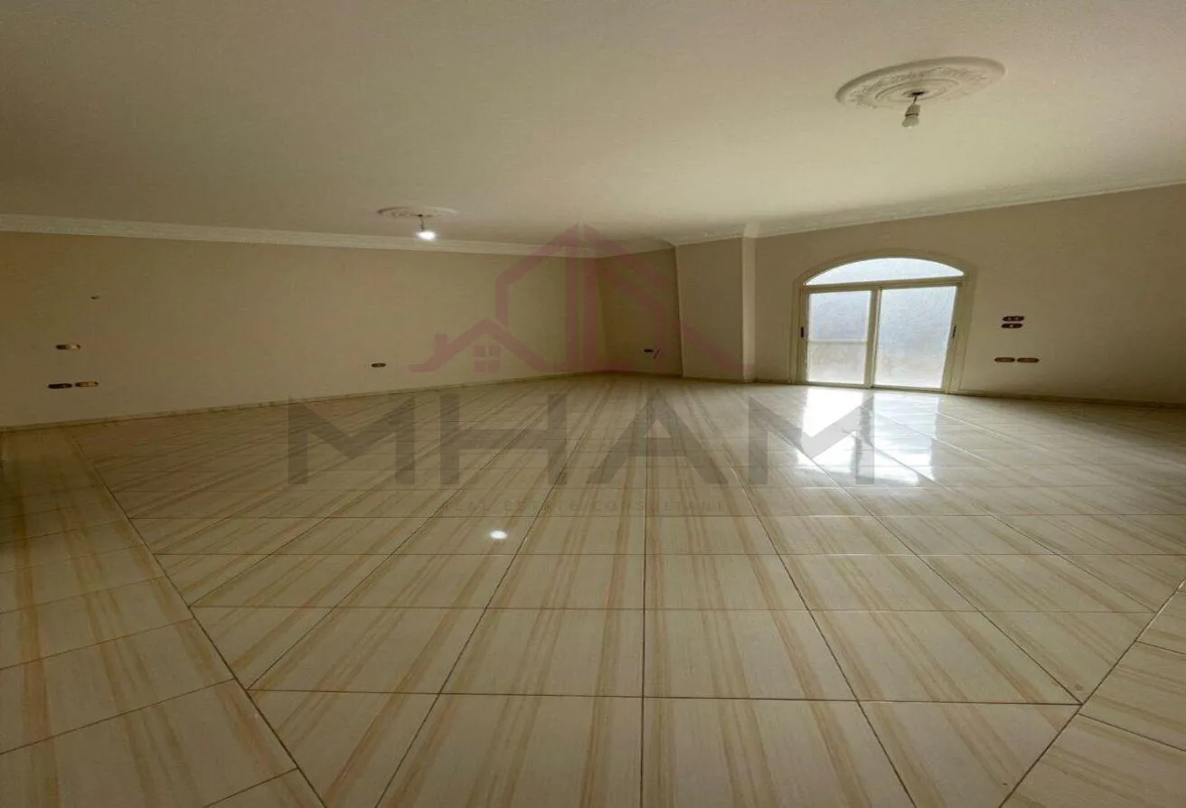 Rent in Talaat Harb Axis: Apartment, luxurious finishing - Second District