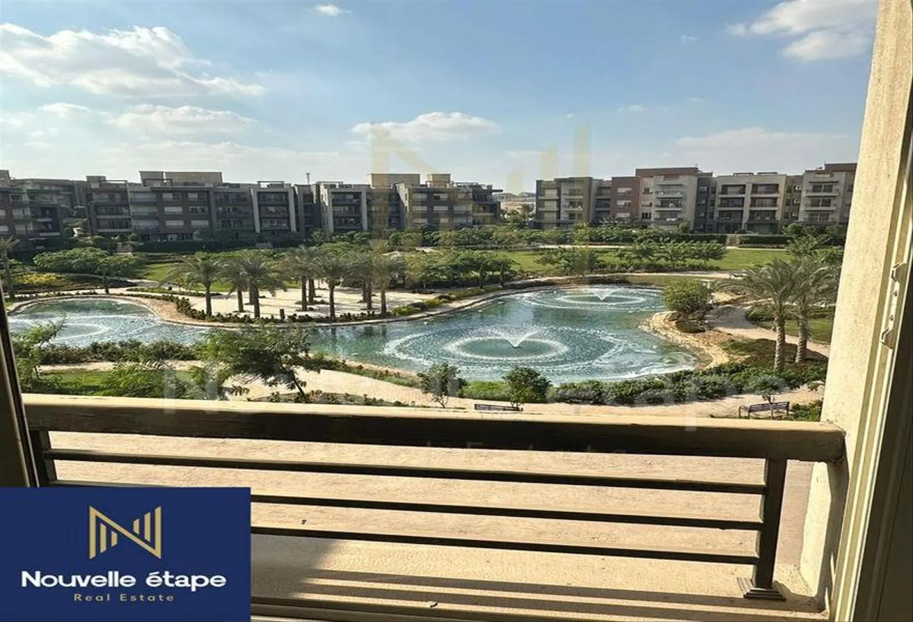 البيع في نيو جيزة: بينتهاوس علي بحيرة في امبر فيل سوبر لوكس بيع . 