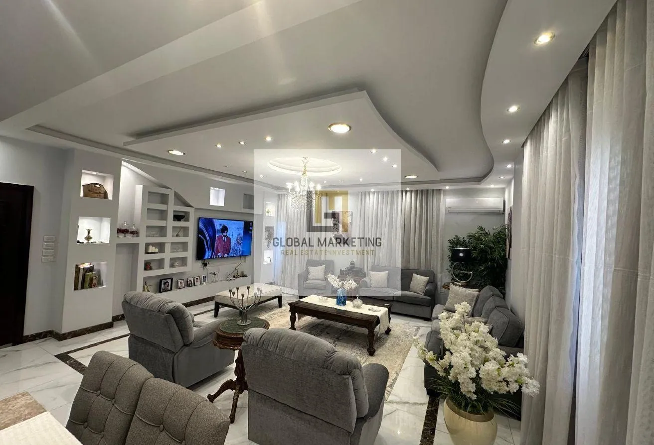 Sale in El Nakheel: Duplex with special finishing in a compound