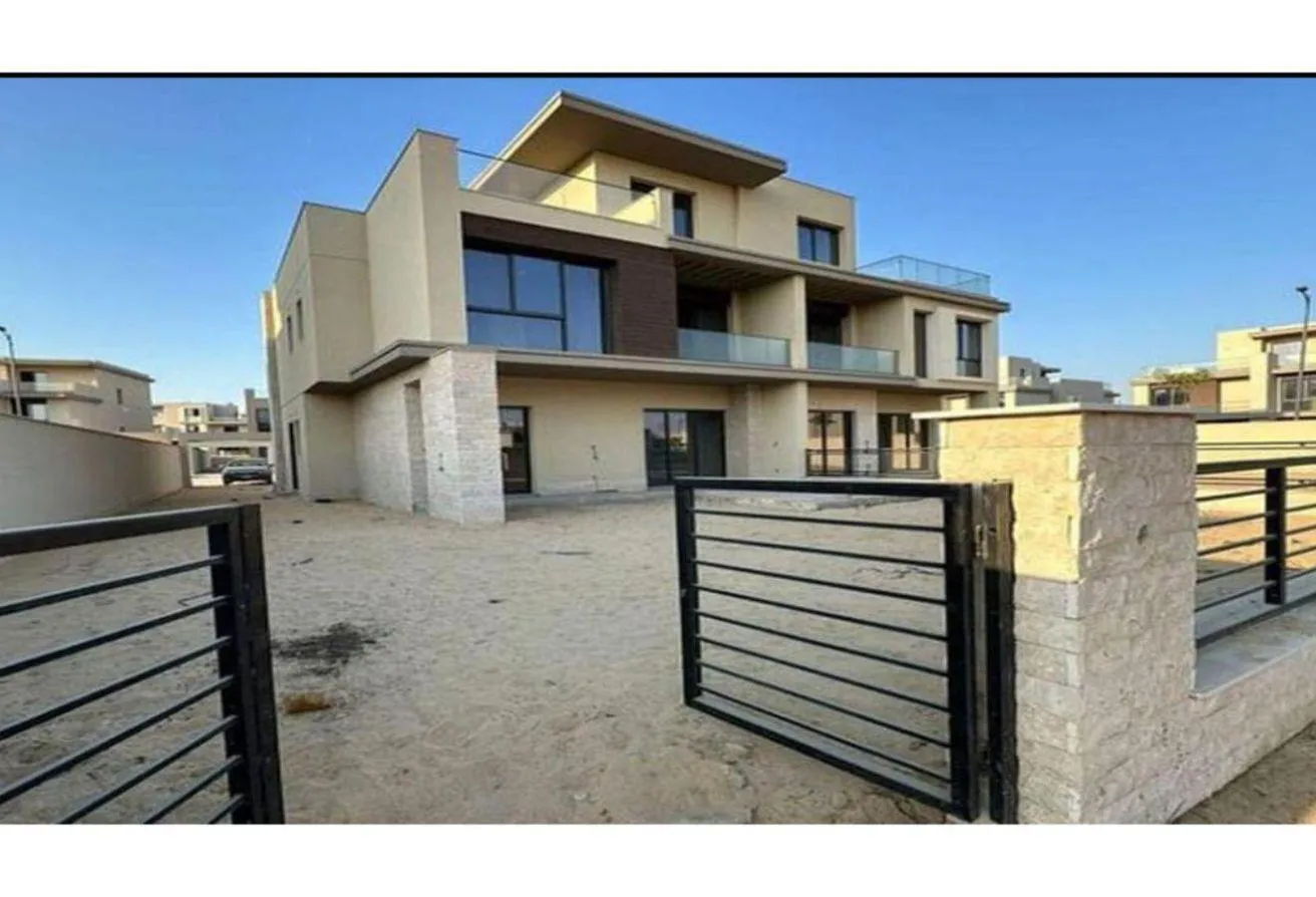 Sale in Al  Rabwa: Twinhouse Directly on the lagoon in the Estates .