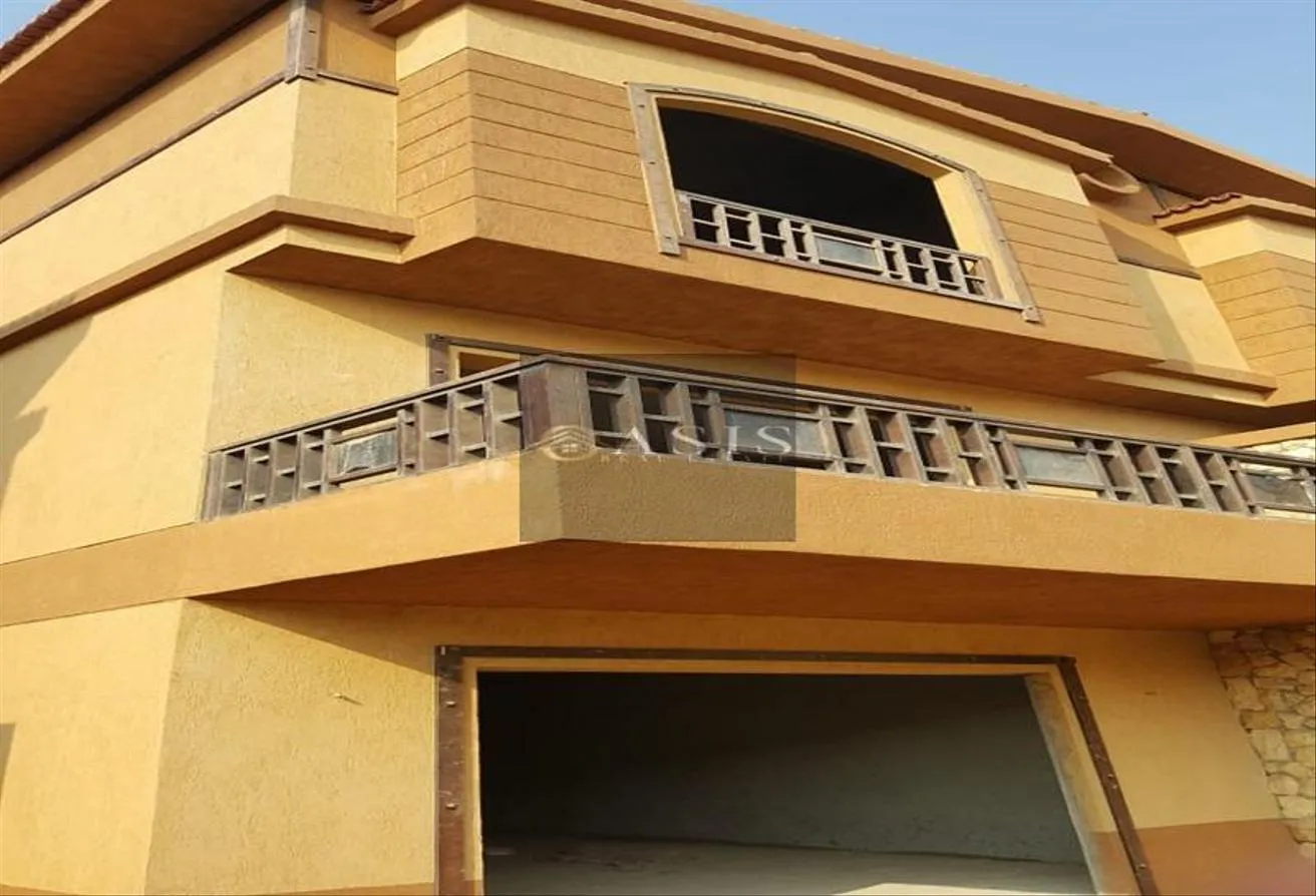 Sale in Pyramids Walk: Distinctive twin house for sale in Pyramids Walk C