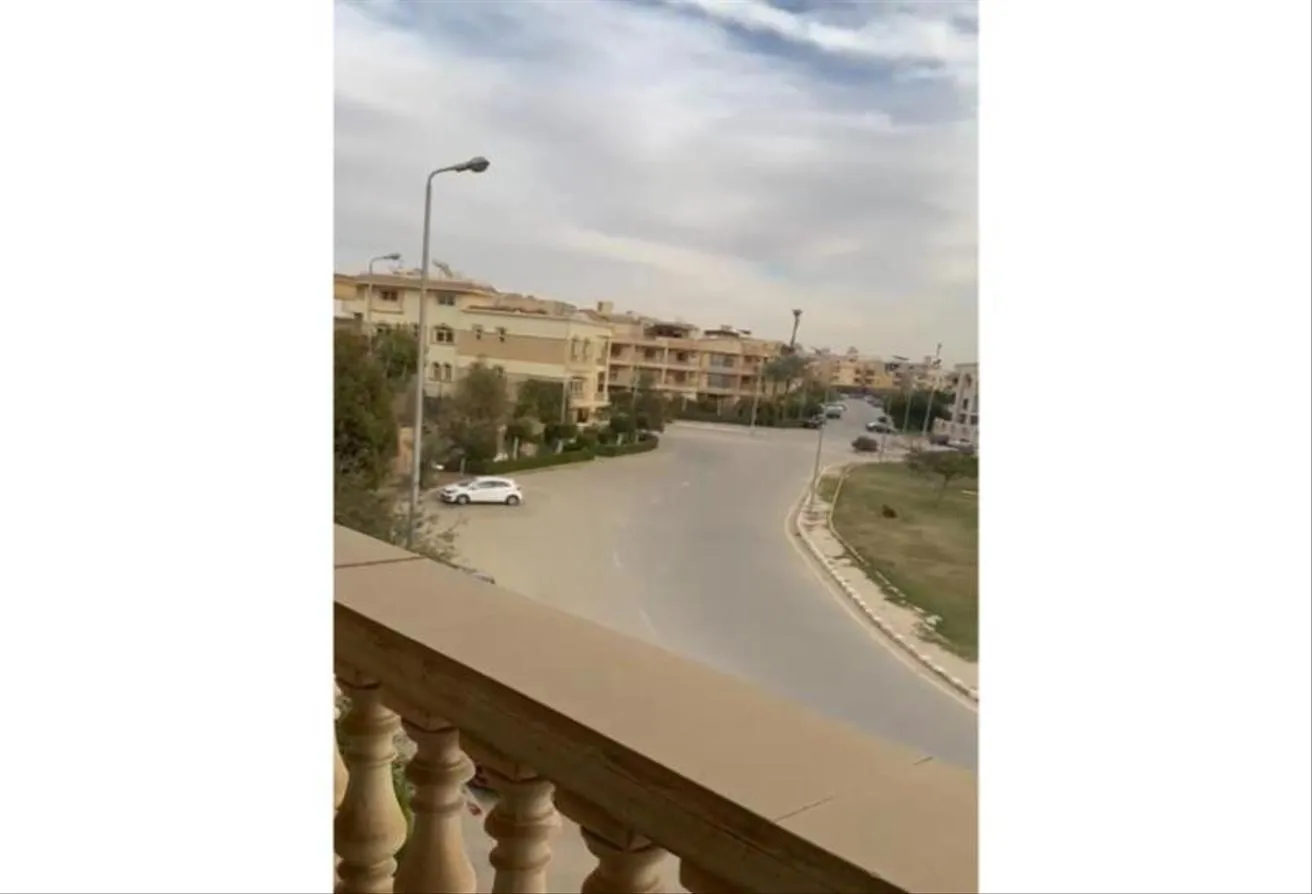 Sale in El Banafseg 2: في فيلات البنفسج 275 متر نصف تشطيب فيو جاردن 3غرف