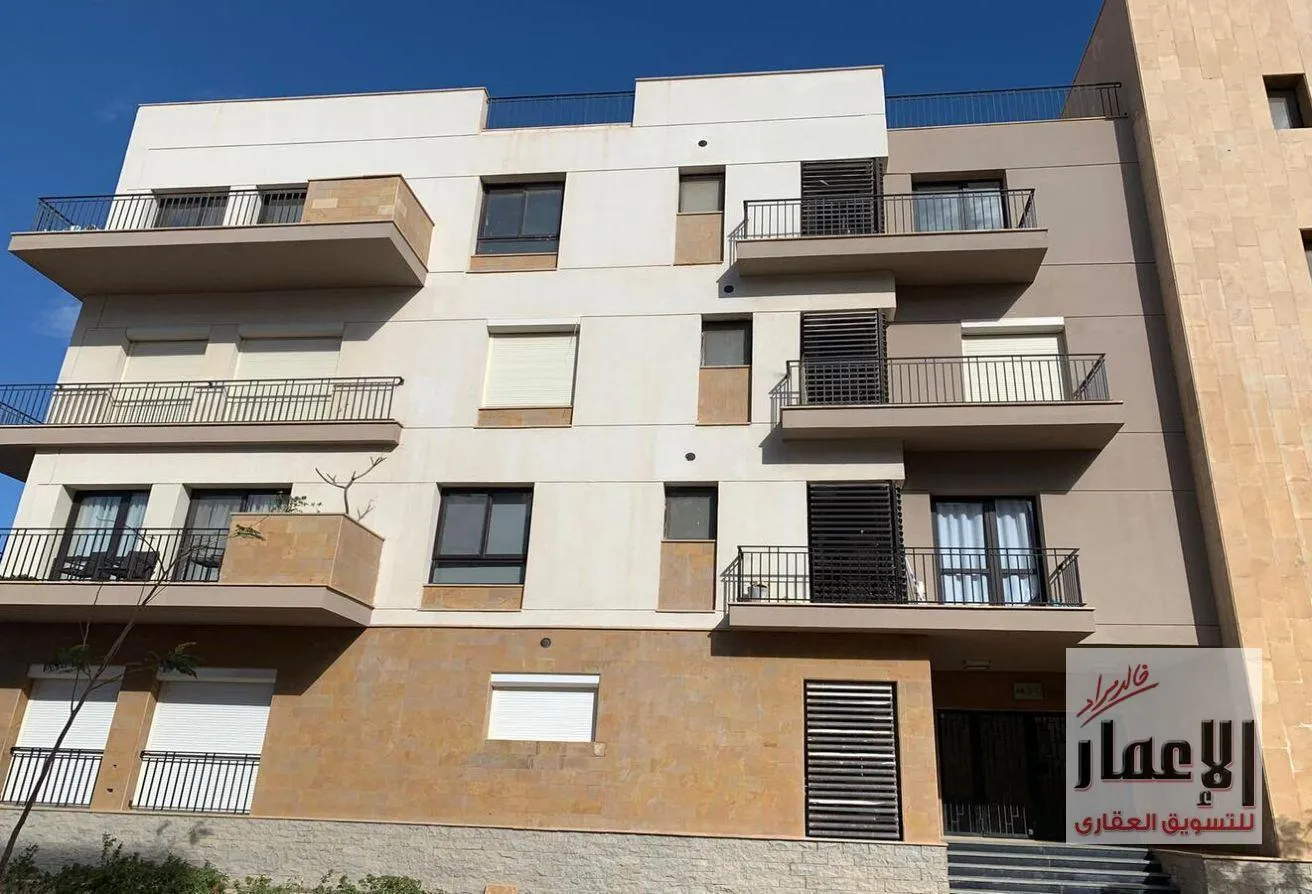 Sale in The Courtyard: Penthouse for sale in court yard prime location